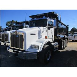 2018 KENWORTH T800 DUMP TRUCK, VIN/SN:1NKDL4X6JJ180897 - TRI-AXLE, 500 HP CUMMINS X15 ENGINE, ALLISO