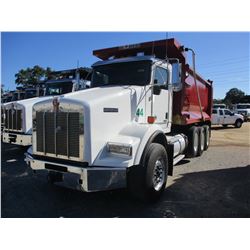 2018 KENWORTH T800 DUMP, VIN/SN:1NKDL40X0JJ196092 - TRI-AXLE, 500HP CUMMINS X15 DIESEL ENGINE, ALLIS