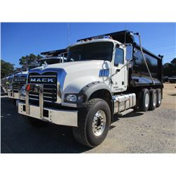 2018 MACK GU713 DUMP TRUCK, VIN/SN:1M2AX09C1JM038808 - TRI-AXLE, 425 HP MACK MP8 ENGINE, ALLISON 450