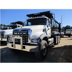 2018 MACK GU713 DUMP TRUCK, VIN/SN:1M2AX07C1JM038245 - TRI-AXLE, 455 HP MACK MP8 ENGINE, MACK T310M 