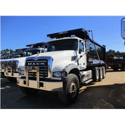 2018 MACK GU713 DUMP, VIN/SN:1M2AX07C5JM038247 - TRI-AXLE, 455 HP MACK MP8 ENGINE, MACK T310M 10 SPE