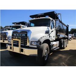2018 MACK GU713 DUMP, VIN/SN:1M2AX07C3JM038232 - TRI-AXLE, 455 HP MACK MP8 ENGINE, MACK T310M 10 SPE