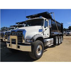 2018 MACK GU713 DUMP, VIN/SN:1M2AX07C3JM038246 - TRI-AXLE, 455 HP MACK MP8 ENGINE, MACK T310M 10 SPE