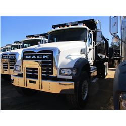 2017 MACK GU713 DUMP TRUCK, VIN/SN:1M2AX09CXHM033567 - T/A, 415 HP MACK MP8 ENGINE, ALLISON A/T, 44K