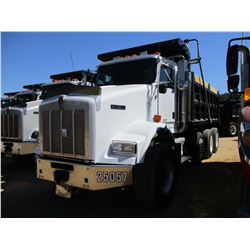 2007 KENWORTH T800 DUMP, VIN/SN:1NKDLB0X57J208315 - TRI-AXLE, 466 HP CAT C15 ENGINE, 8LL TRANS, 46K 