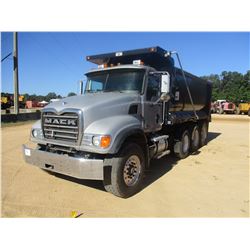 2005 MACK GRANITE CV713 DUMP, VIN/SN:1M2AG11CX5M024560 - TRI-AXLE, MACK DIESEL ENGINE, 10 SPEED TRAN