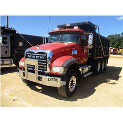 2008 MACK GU713 DUMP, VIN/SN:1M2AX09C58M003800 - TRI-AXLE, 425 HP MACK MP8 M425 ENGINE, 10 SPEED TRA