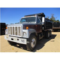 1998 INTERNATIONAL 2574 DUMP TRUCK, VIN/SN:1HSGGAER6WH563952 - T/A, CUMMINS DIESEL ENGINE, 10 SPEED 