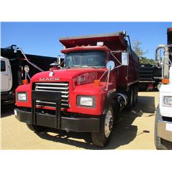 1998 MACK RD600GK DUMP, VIN/SN:1M3P114K5WM001814 - TRI-AXLE, MACK DIESEL ENGINE, 8LL TRANS, 44K REAR