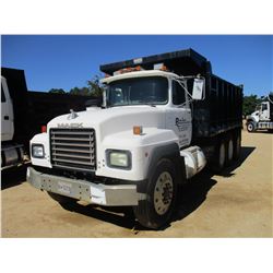 1994 MACK RD690S DUMP, VIN/SN:1M2P264C5RM016695 - TRI-AXLE, MACK DIESEL ENGINE, 7 SPEED TRANS, 16' S