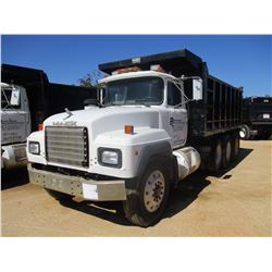1993 MACK RD690S DUMP, VIN/SN:2M2P264C1PC013080 - TRI-AXLE, MACK DIESEL ENGINE, 7 SPEED TRANS, 16' S