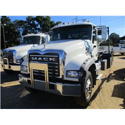 2018 MACK GU713 ROLL OFF TRUCK, VIN/SN:1M2AX09C4JM040195 - T/A, 415 HP MACK MP8 ENGINE, MACK M DRIVE