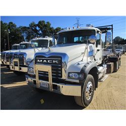 2017 MACK GU713 ROLL OFF TRUCK, VIN/SN:1M2AX04C7HM034201 - T/A, 405HP MACK DIESEL ENGINE, MACK M DRI