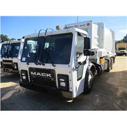 2018 MACK LR613 GARBAGE TRUCK, VIN/SN:1M2LR06C3JM003131 - SIDE LOADER, T/A, LH & RH DRIVE CONTROLS, 
