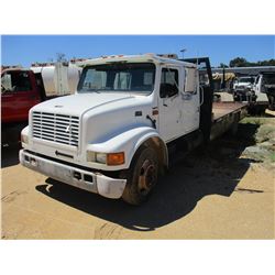1995 INTERNATIONAL 4700 FLATBED, VIN/SN:1HTSLAAMXSH641008 - S/A, CREW CAB, IHC DIESEL ENGINE, 6 SPEE