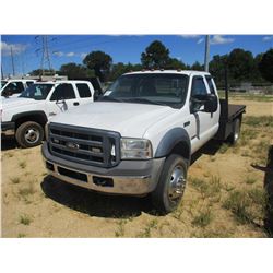 2006 FORD F550 FLATBED TRUCK, VIN/SN:1FDAX56P36EC52396 - S/A, EXT CAB, FORD POWER STROKE DIESEL ENGI