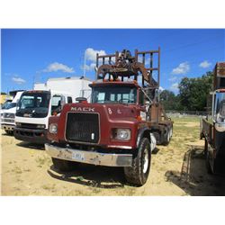 1990 MACK RB688S BOOM TRUCK, VIN/SN:2M2AM09C4LC001506 - TRI-AXLE, MACK DIESEL ENGINE, 12 SPD TRANS, 