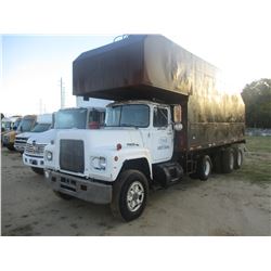 1985 MACK 600 TRASH TRUCK, VIN/SN:1M1N179Y3FA095046 - TRI-AXLE, MACK DIESEL ENGINE, 9 SPEED TANS, TR