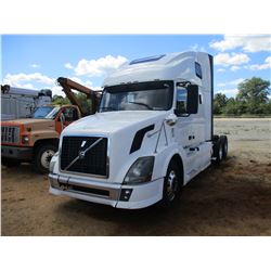 2011 VOLVO TRUCK TRACTOR, VIN/SN:4V4NC9EH9BN529652 - VOLVO DIESEL ENGINE, 10 SPEED TRANS, SLEEPER CA