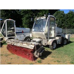 2012 ROADTEC FB-85 BROOM, VIN/SN:105 - CAB, A/C, WATER SYSTEM, METER READING 3,440 HOURS
