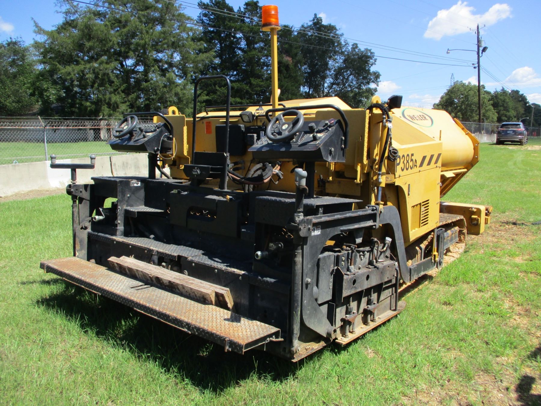 2015 WEILER P385 ASPHALT PAVER, VIN/SN:P385A-1573 - CRAWLER, 10' SCREED ...