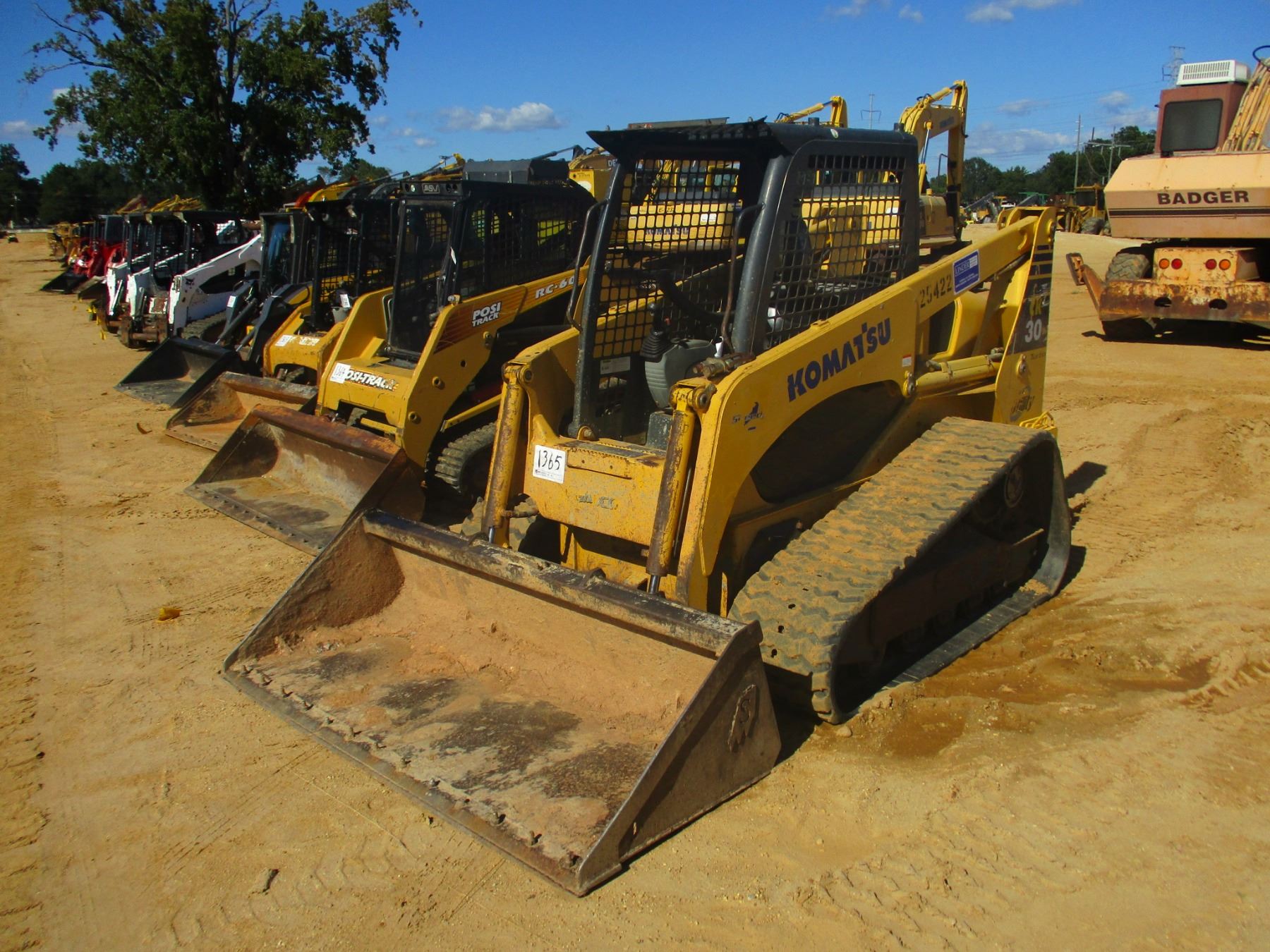 KOMATSU CK301 SKID STEER LOADER, VIN/SNA30021 CRAWLER, BUCKET