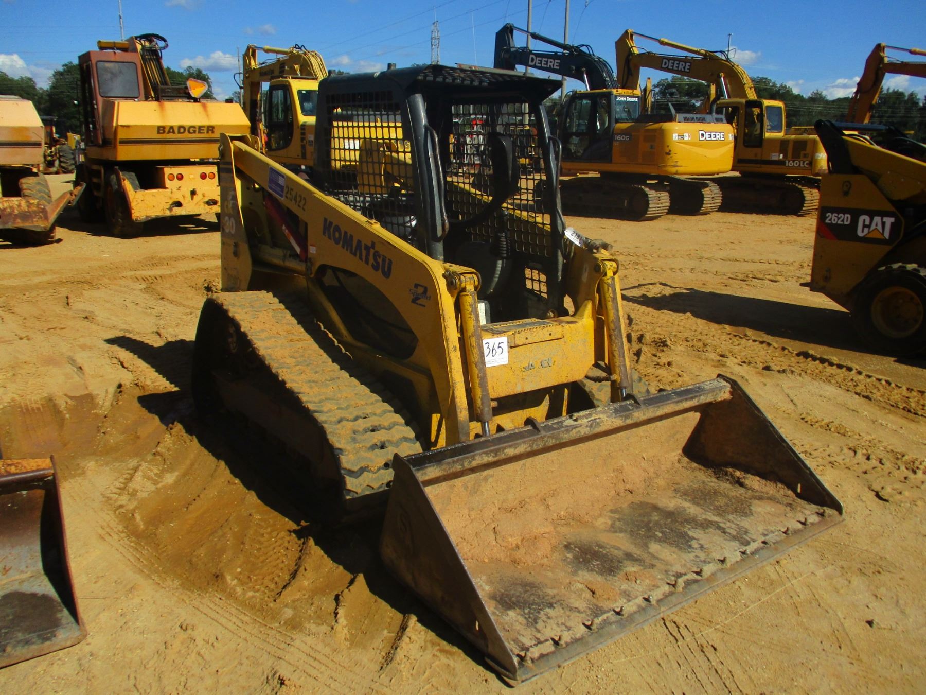 KOMATSU CK301 SKID STEER LOADER, VIN/SNA30021 CRAWLER, BUCKET