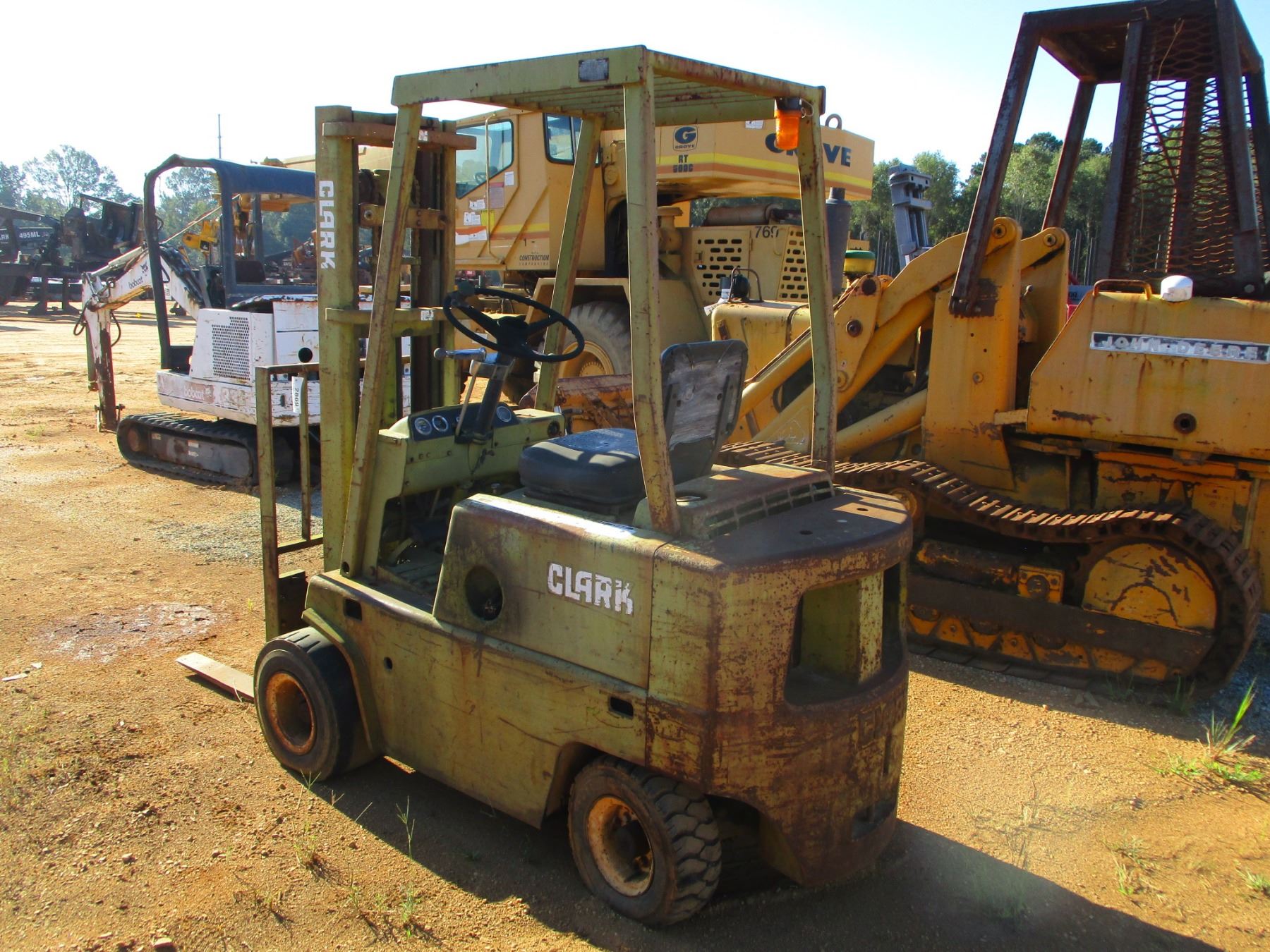 CLARK C500Y30 FORKLIFT, VIN/SNY235783940 130" MAST, 3000LB