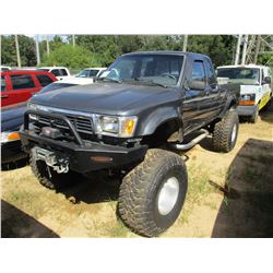 1990 TOYOTA PICK UP, VIN/SN:JT4VN13D0L5020364 - 4X4, EXT CAB, GAS ENGINE, A/T, ODOMETER READING 120,