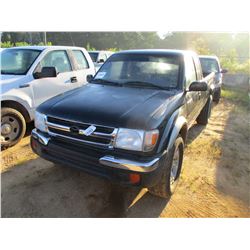 1998 TOYOTA TACOMA VIN/SN:4TAWN72N4WZ124401 - 4X4, EXT CAB, GAS ENGINE, A/T, ODOMETER READING 231,39