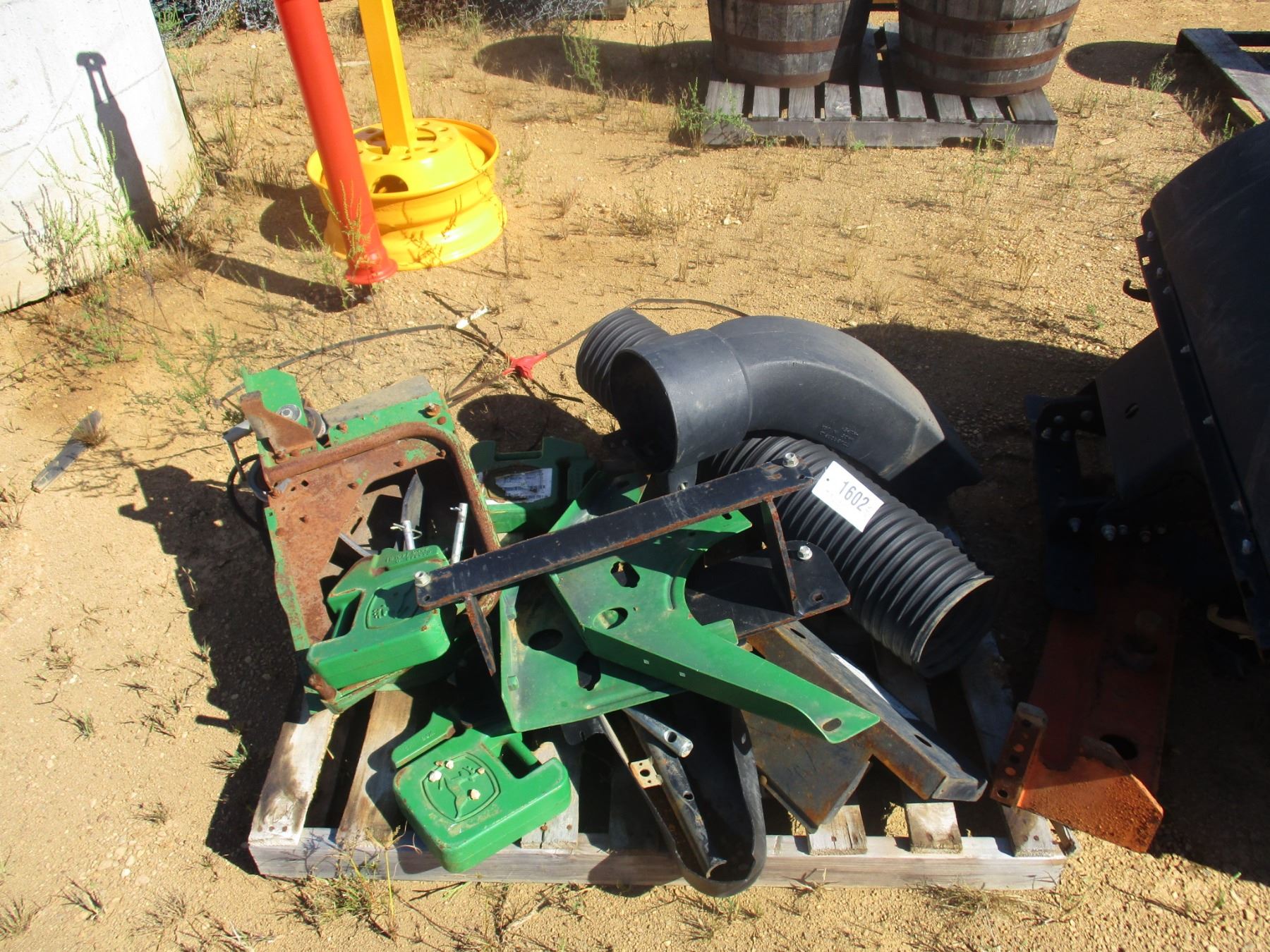 JOHN DEERE GRASS BAGGER SYSTEM, (C5)