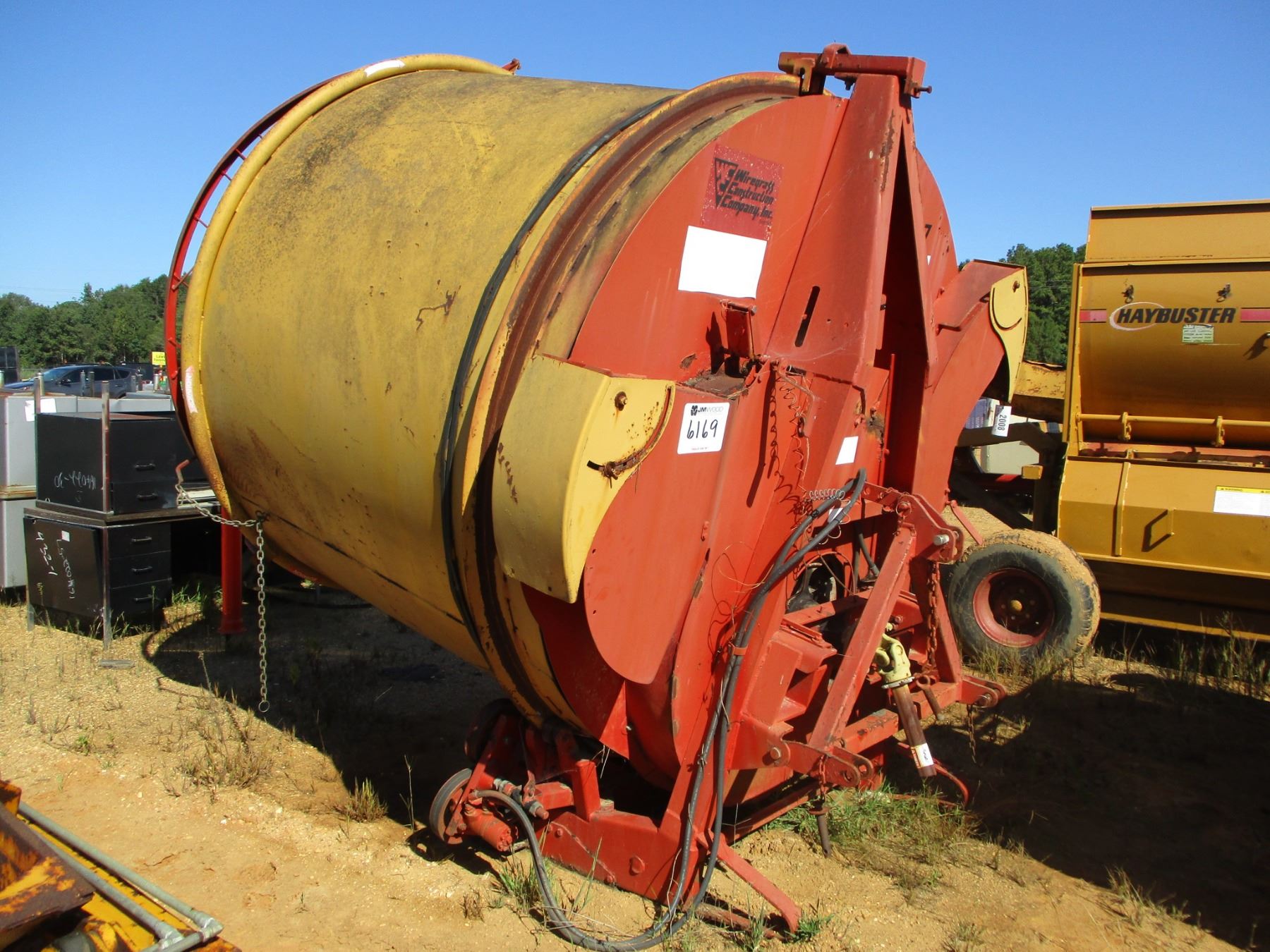 TOMAHAWK 6060 STRAW/HAY ROUND BALE SHREDDER/BLOWER (B2) J.M. Wood