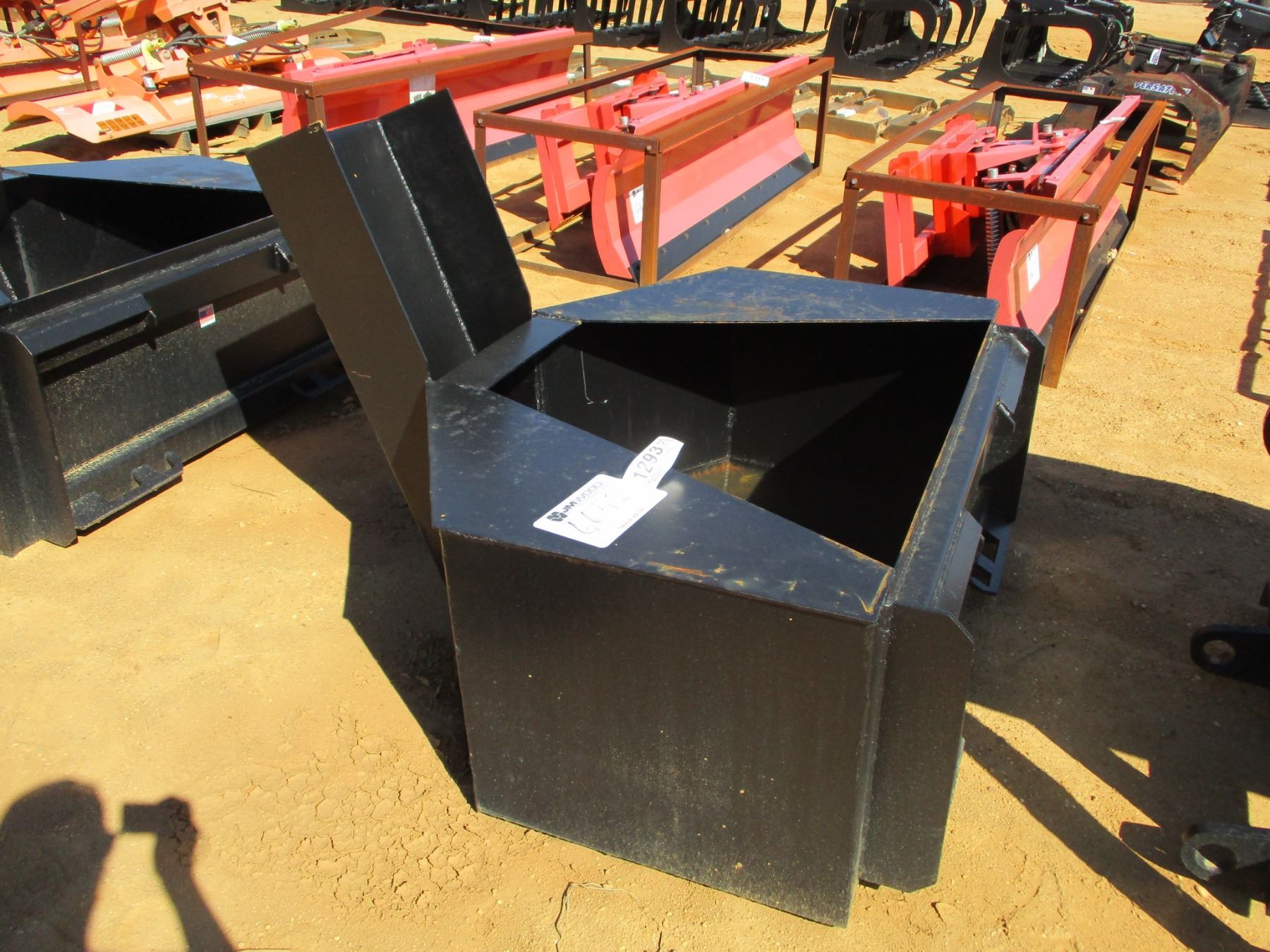 3/4 CUBIC YARD CONCRETE BUCKET, FIT SKID STEER LOADER, (B5)
