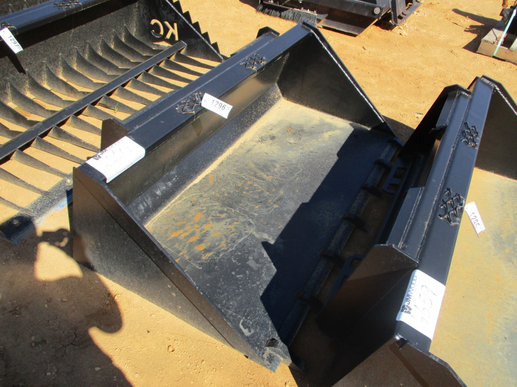 66" GP BUCKET W/TEETH, FITS SKID STEER LOADER, (B5)