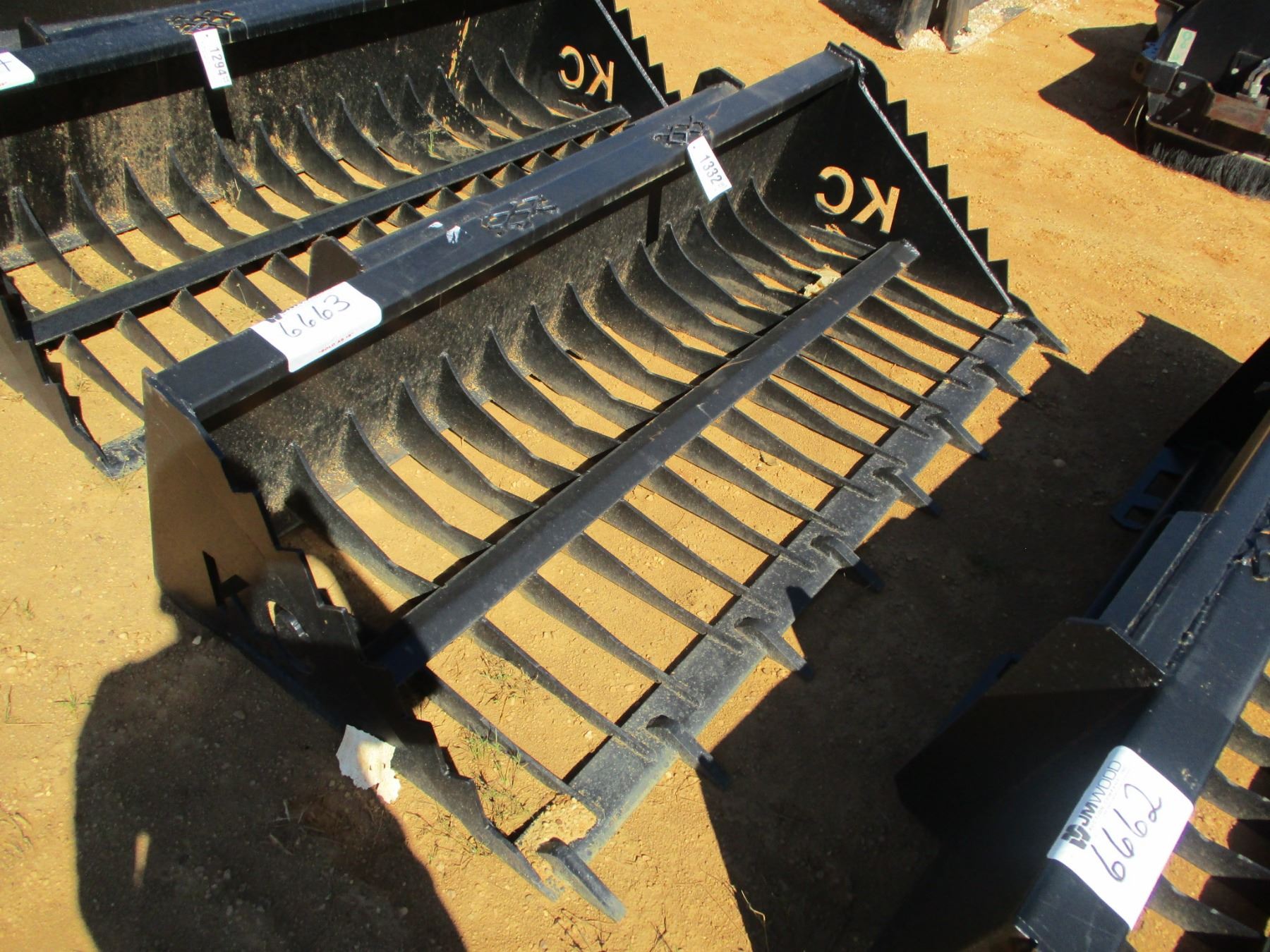 BUCKET 78" SKELETON W/TEETH FITS SKID STEER LOADER, (B5)