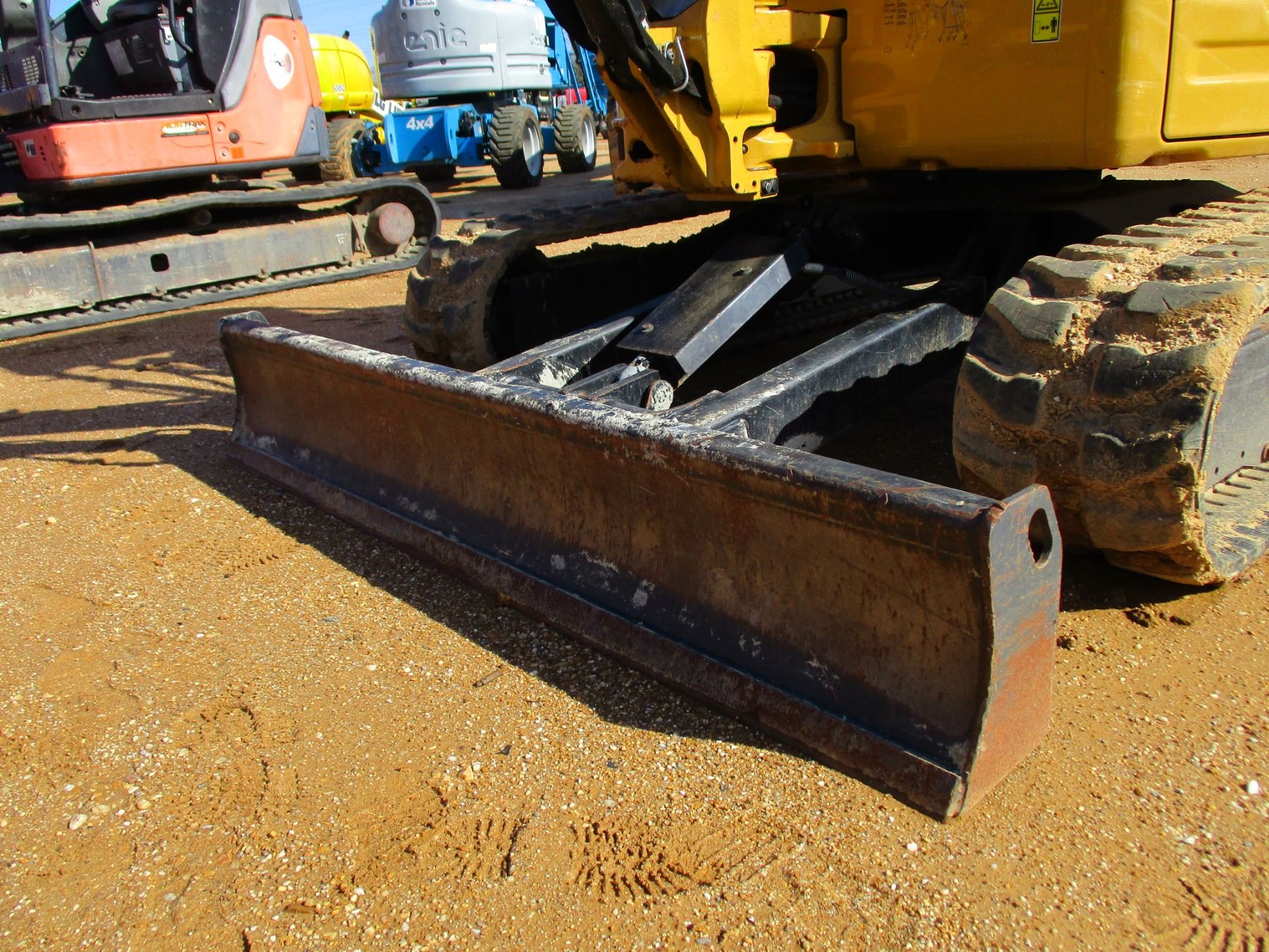 2016 CAT 304E2 CR MINI HYDRAULIC EXCAVATOR, VIN/SNME401371 6'9