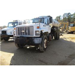 1998 CHEVROLET C8500 ASPHALT DISTRIBUTOR, VIN/SN:1GBP7H1CXWJ112989 - S/A, CAT DIESEL ENGINE, A/T, 33