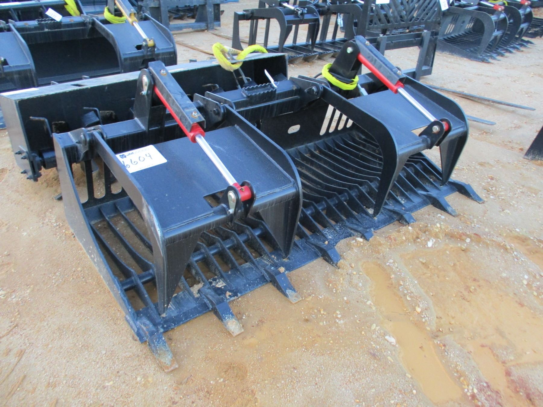 DEBRIS BUCKET W/TOP CLAMP, 84", FITS SKID STEER LOADER (B5) J.M