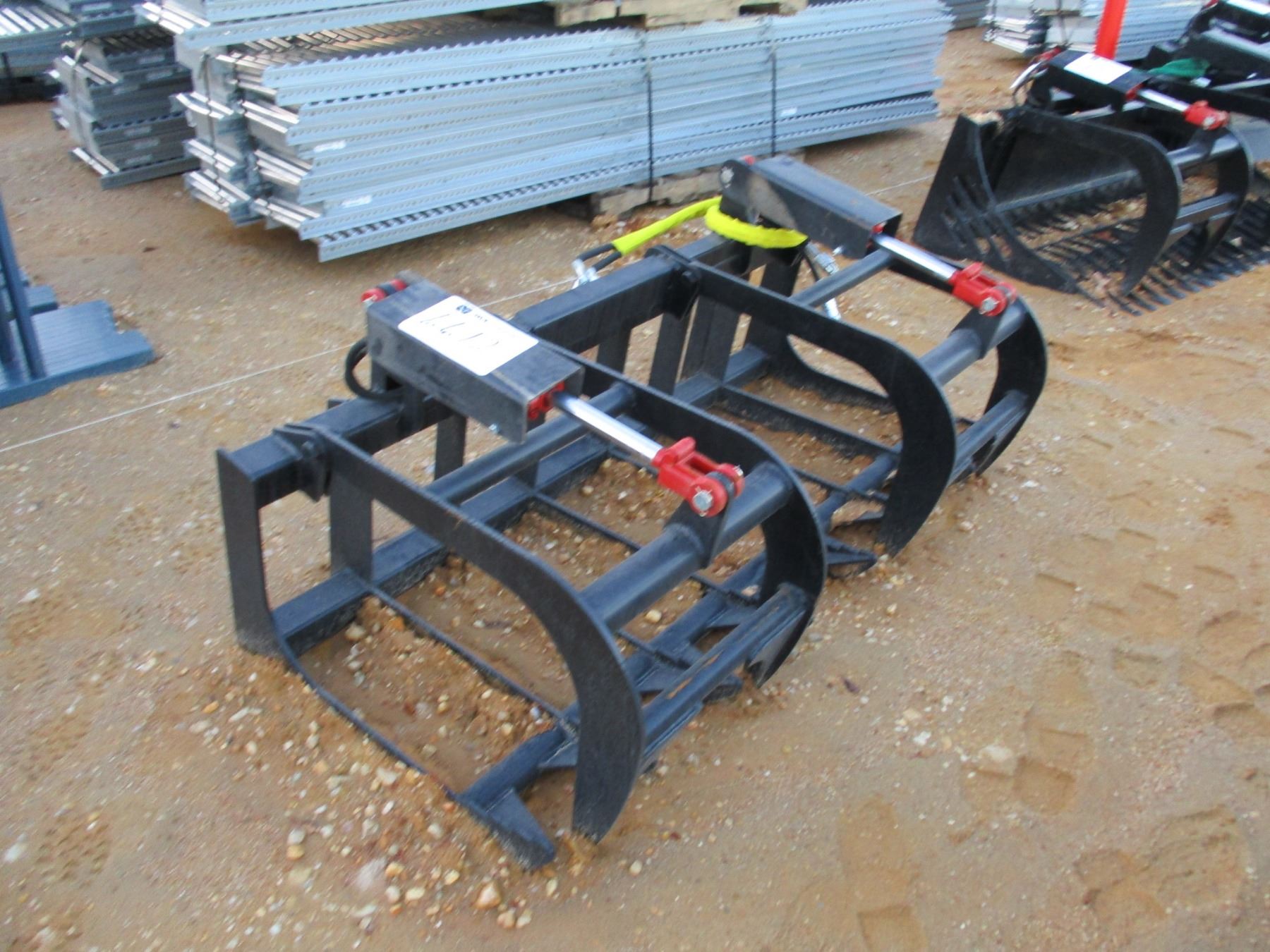 GP BUCKET W/TOP CLAMP, 66", FITS SKID STEER LOADER (B5)