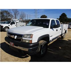 2006 CHEVROLET 2500HD SERVICE TRUCK, VIN/SN:1GBHC23UX6F15204 - CREW CAB, GAS ENGINE, A/T, RAWSON KOT