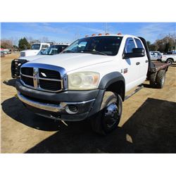 2008 DODGE RAM 4500 FLATBED TRUCK, VIN/SN:306W068A98G185858 - 4X4, CREW CAB, CUMMINS DIESEL ENGINE, 