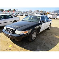 2005 FORD CROWN VICTORIA VIN/SN:2FAFP73W15X129362 - V8 GAS ENGINE, A/T, ODOMETER READING 163,402 MIL
