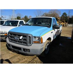 2005 FORD F250 PICKUP, VIN/SN:1FTNF205X5EB95806 - GAS ENGINE, A/T, TOOL BOX, ODOMETER READING 110,56