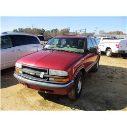 2001 CHEVROLET BLAZER VIN/SN:1GNDT13W112115010 - 4X4, GAS ENGINE, A/T, ODOMETER READING 280,923 MILE