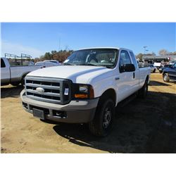 2006 FORD F250 PICKUP, VIN/SN:1FTSX21516EA60049 - 4X4, EXT CAB, GAS ENGINE, A/T, ODOMETER READING 13