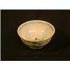 Image 1 : Un bol à décor intérieur fleuri, l'extérieur orné d'un bandeau de fleurs et de feuilles au-dessus...