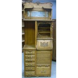 Un cabinet de dentiste en chêne, vers 1900, le fronton découpé à fond de glace au-dessus de planc...