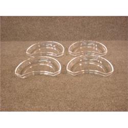 Un ensemble de 11 assiettes à salade en forme de croissant en cristal de Val Saint Lambert....