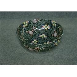 Un bol en poterie de Copeland à décor "Chintz".  A Copeland pottery bowl, "Chintz" pattern. $80/1...