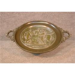 Une coupe sur pied en bronze patiné à décor de scène antique: "Bellerophon"....